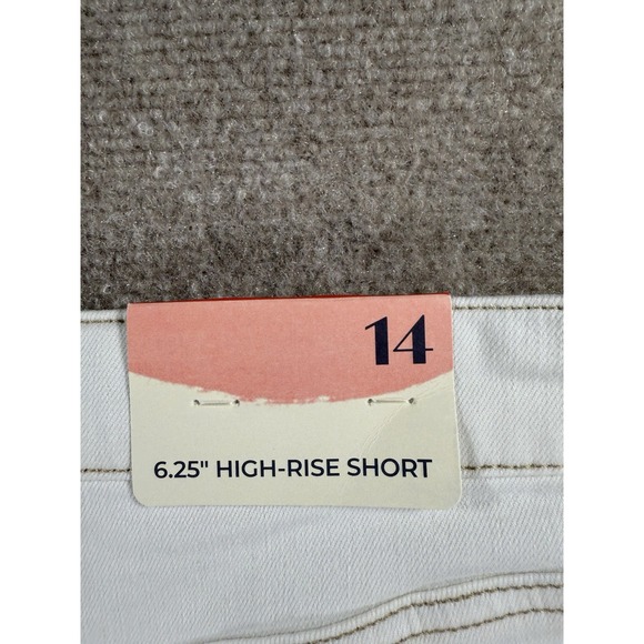 Arula Women's Size 14 White Denim Shorts High Rise 6.25" Inseam Raw Hem NWT - Picture 4 of 10